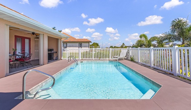 Amazing Home for the family, Pet-Friendly, Kayaks! Book Today! Villa Delightful-Roelens Vacations