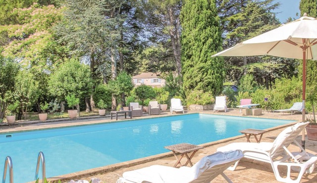 Amazing home in Lançon de Provence
