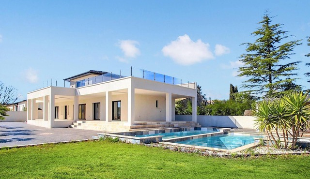 Amazing home in Pont Saint Esprit