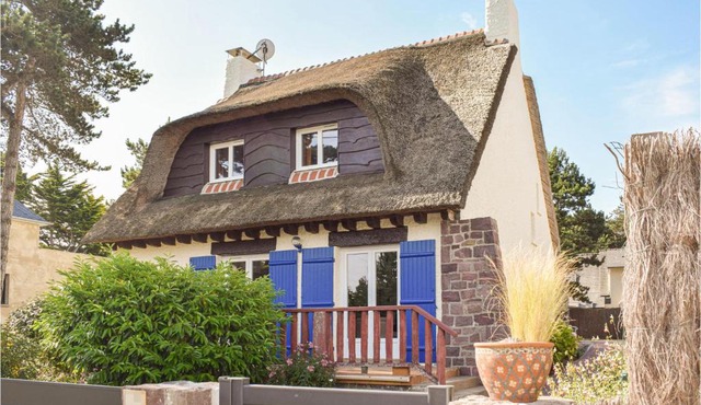 Amazing home in Sables dOr les pins with 3 Bedrooms and WiFi