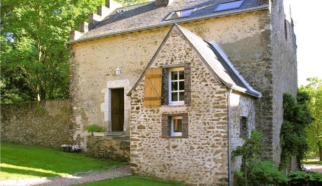 Amazing Home In Conflans Sur Anille With Sauna