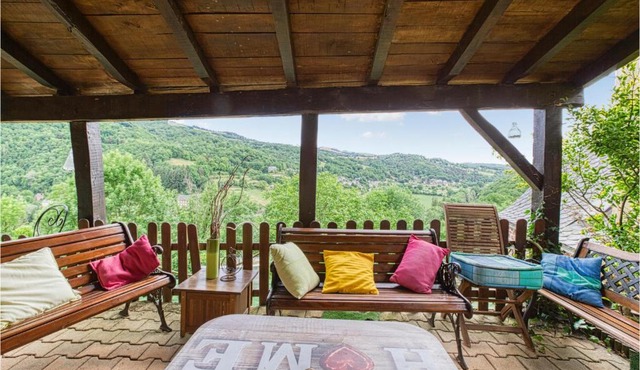 Amazing Home In Saint Laurent D'olt