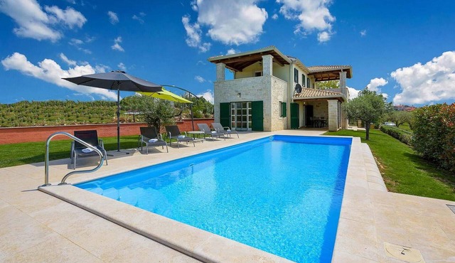 Amazing home in Kastelir-Labinci