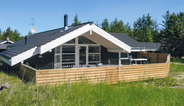 Amazing home in ålbæk with WiFi