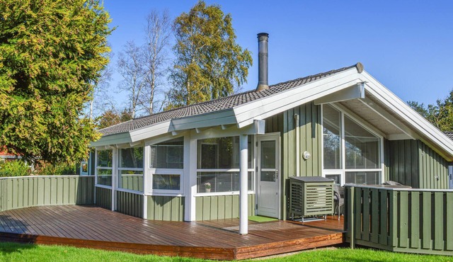 Amazing home in ålbæk with WiFi