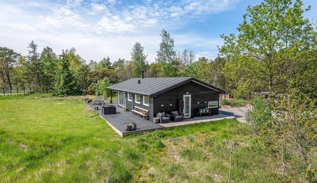 Amazing home in ålbæk with kitchen