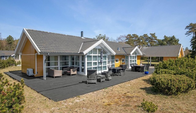 Amazing home in Aakirkeby with sauna