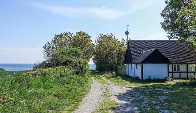 Amazing home in Aakirkeby with WiFi