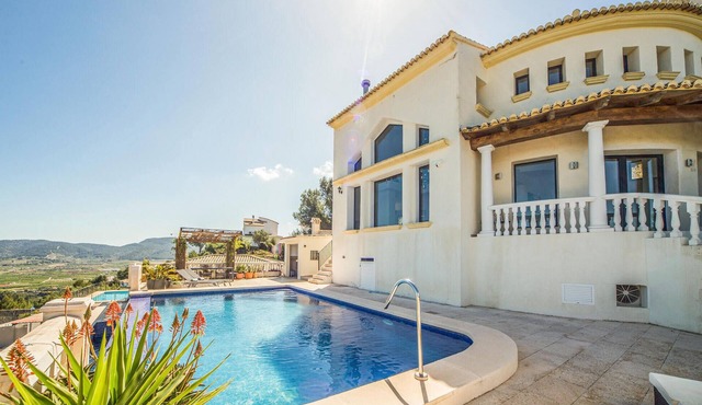 Amazing home in Ador with kitchenette