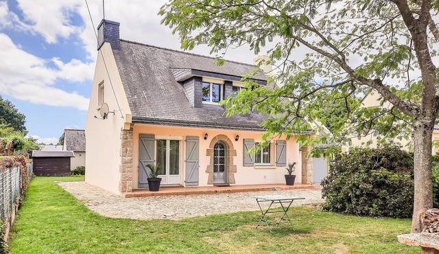 Amazing home in Allaire with WiFi