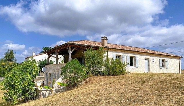 Amazing home in Anthé