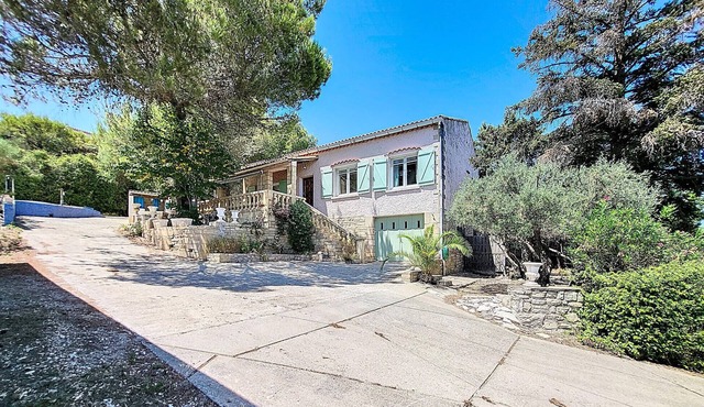 Amazing home in Aramon