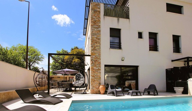 Amazing home in Avignon with kitchen