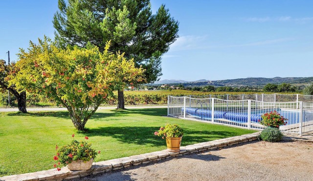 Amazing home in Bedoin