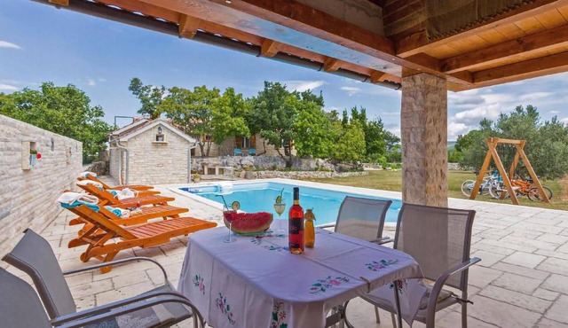 Amazing home in Benkovac with sauna