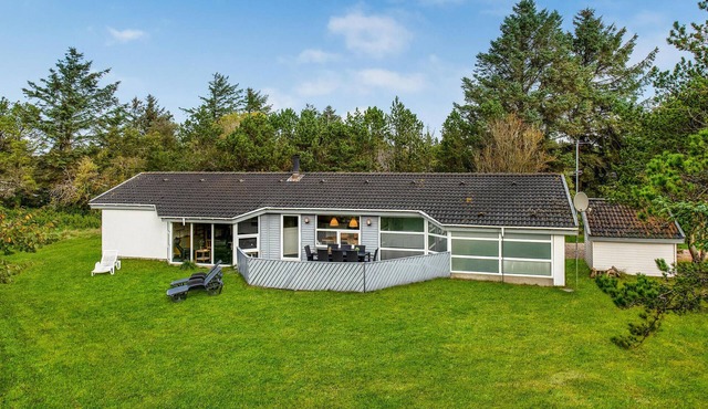 Amazing home in Blåvand with WiFi