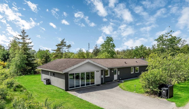 Amazing home in Blåvand with kitchen