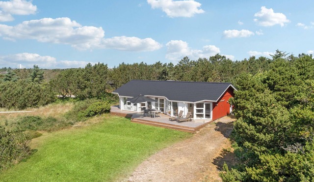 Amazing home in Blåvand with WiFi