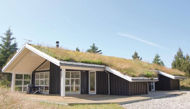 Amazing home in Blokhus with WiFi