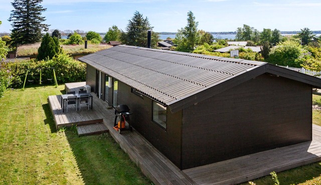 Amazing home in Bogø By with WiFi