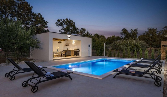 Amazing home in Brisevo