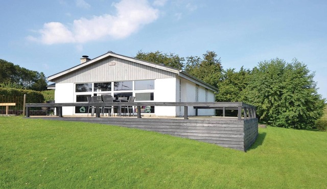 Amazing home in Broager with WiFi