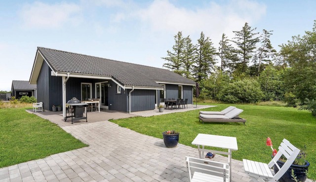 Amazing home in Brovst with kitchen