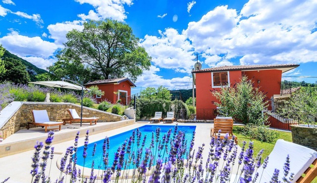 Amazing home in Buzet