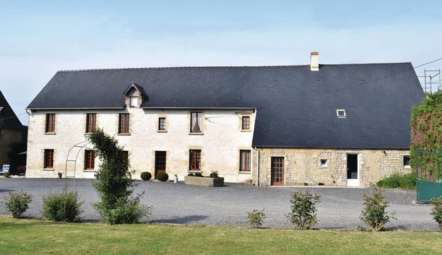 Amazing home in Canchy with WiFi
