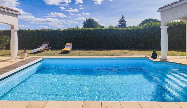 Amazing home in Creissan