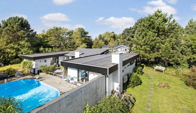 Amazing home in Sjællands Odde