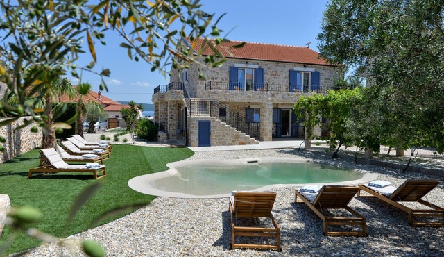 Amazing home in Dobropoljana