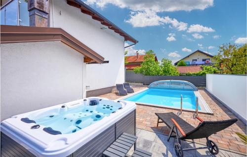 Amazing Home In Dugo Selo