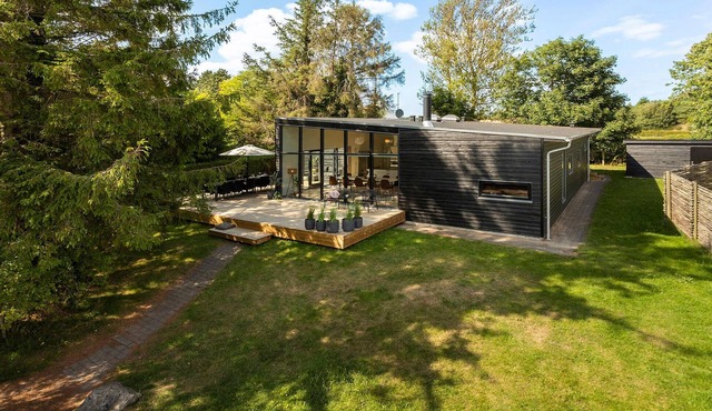 Amazing home in Ebeltoft with house sea view