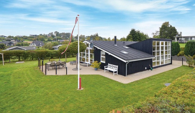 Amazing home in Ebeltoft with kitchen