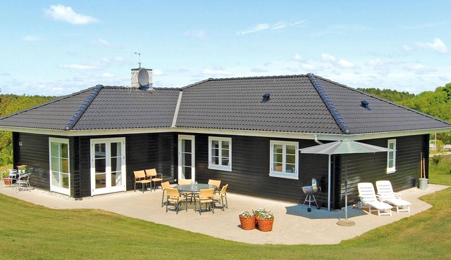 Amazing home in Ebeltoft with WiFi