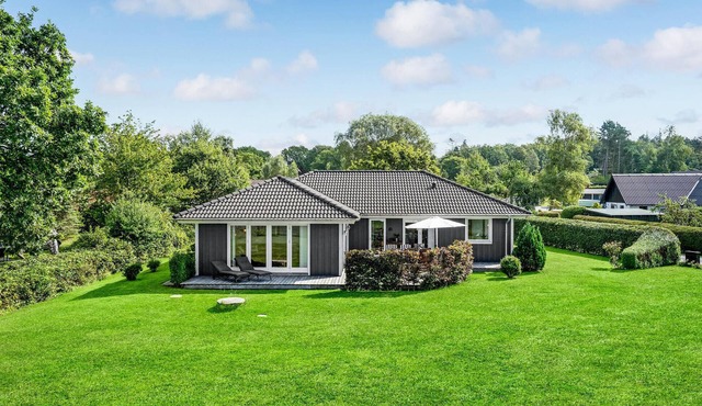 Amazing home in Ebeltoft with kitchen