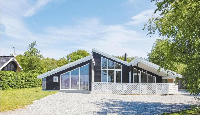 Amazing Home In Ebeltoft With Kitchen