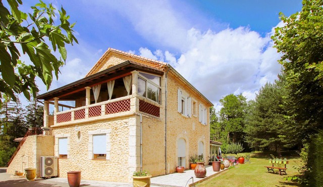 Amazing home in Eyguians