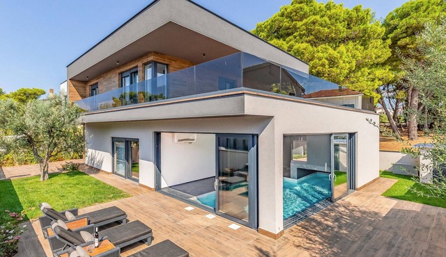 Amazing home in Fazana with sauna