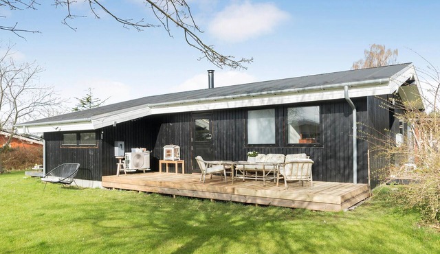 Amazing home in Fejø with WiFi