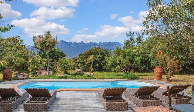 Amazing home in Figari with private swimming pool, can be inside or outside