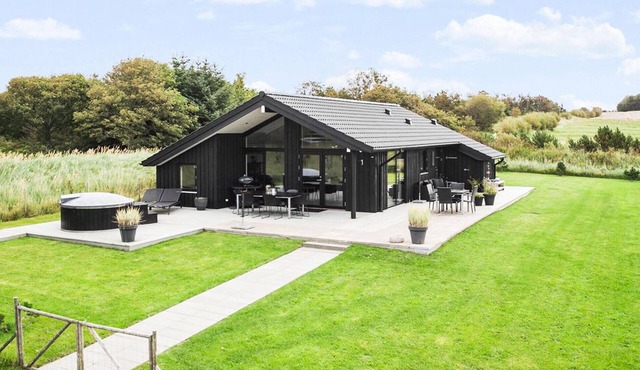 Amazing home in Fjerritslev