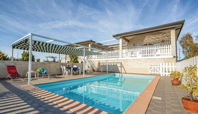 Amazing home in Arnaud-Guilhem