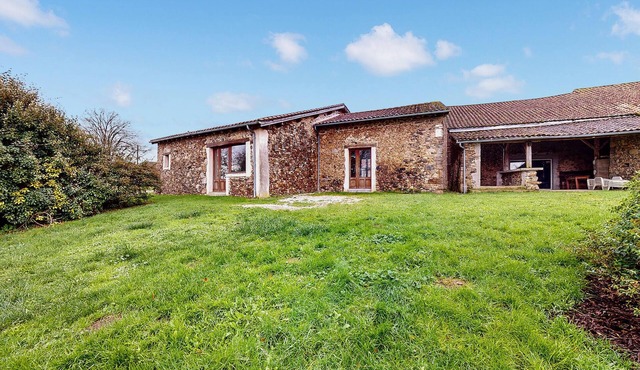 Amazing home in Bussière-Badil