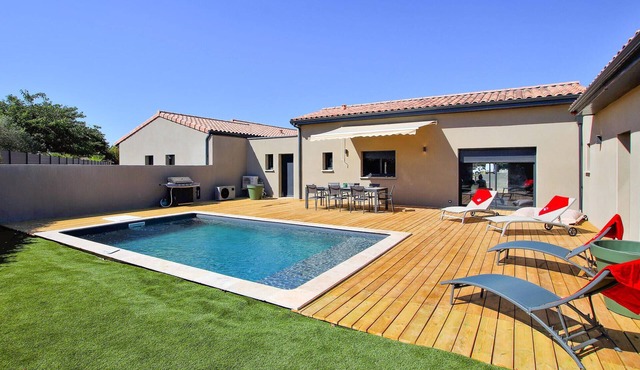 Amazing home in Cléon d' Andran