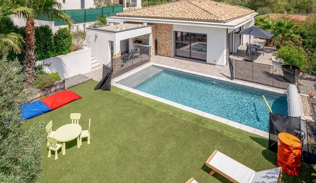 Amazing home in Solliès-Toucas