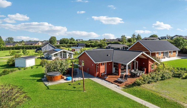 Amazing home in Frørup with WiFi