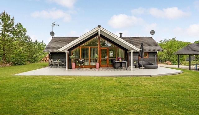 Amazing home in Glesborg with sauna