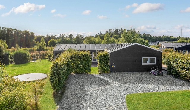 Amazing home in Glesborg with kitchen